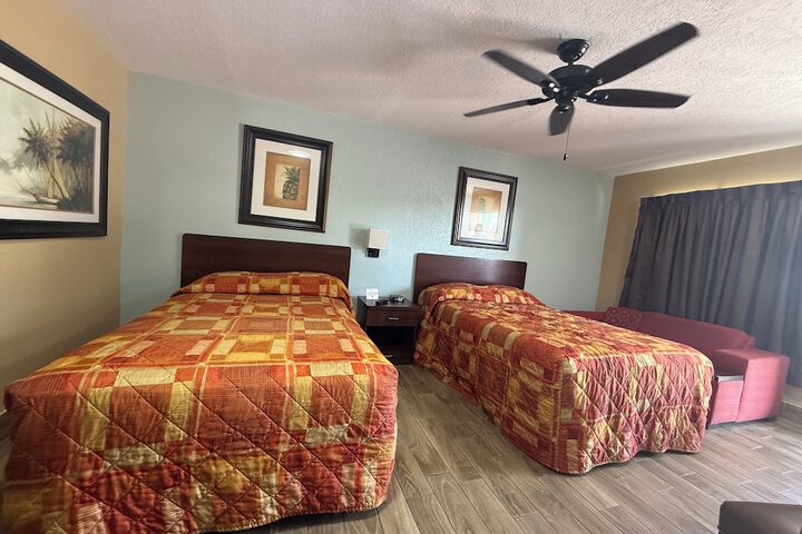 Room 6 of 28