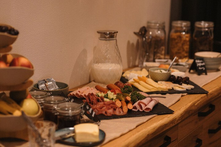 Dining 19 of 23