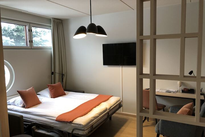 Room 8 of 64
