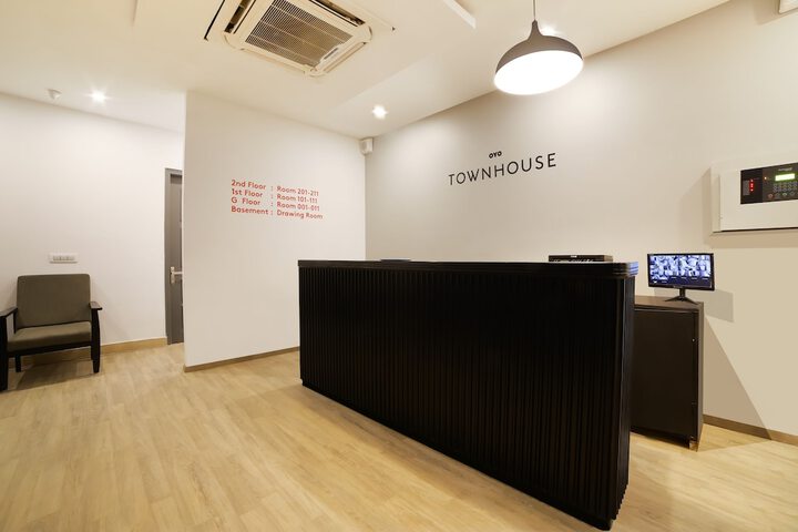 OYO Townhouse 120 Shushant Lok