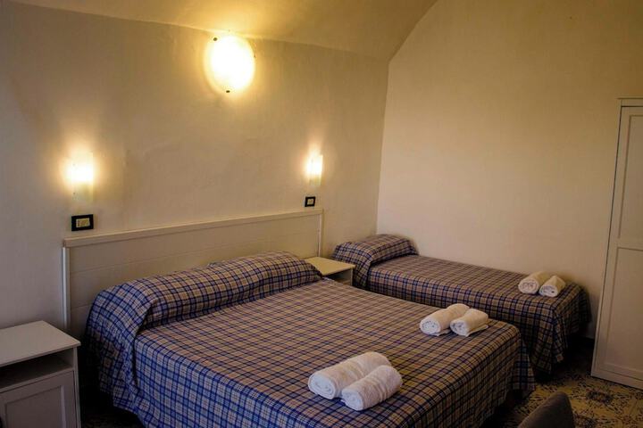 Room 6 of 38