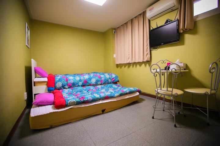Room 19 of 53