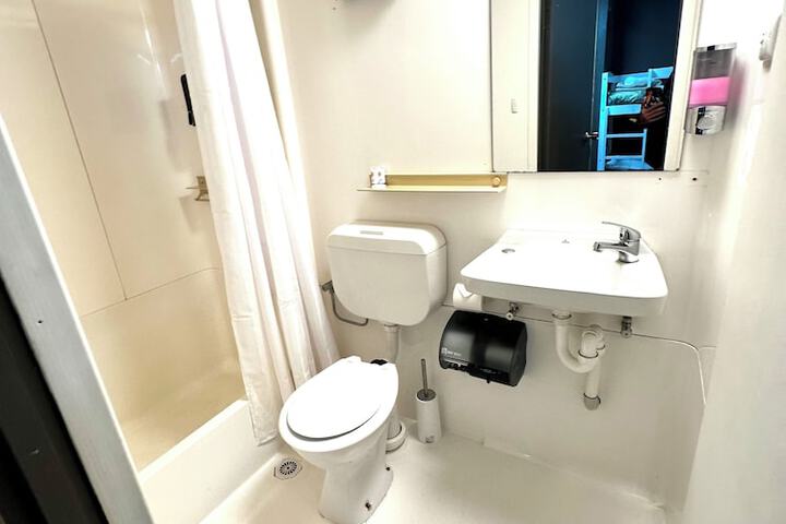 Room 125 of 180