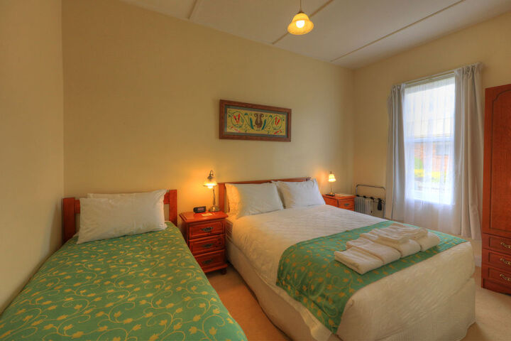 Room 9 of 33