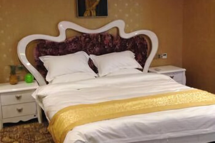 Room 8 of 8