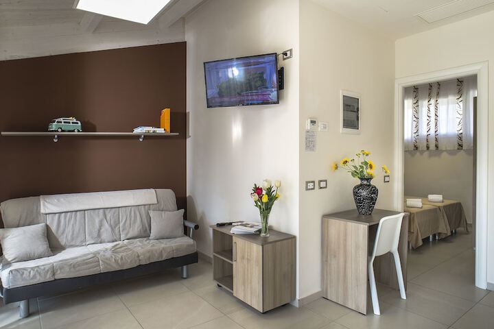Room 25 of 243