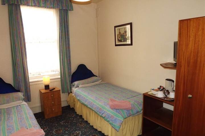Room 4 of 11