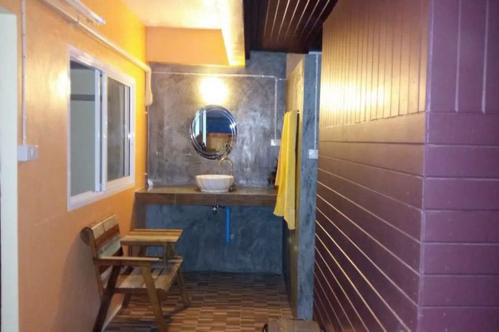 Room 17 of 34