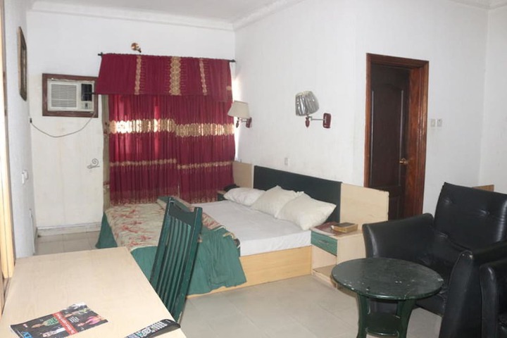 Room 12 of 18