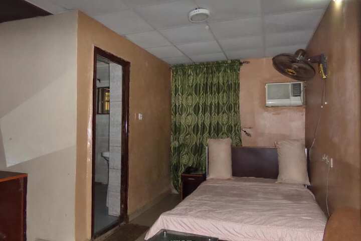 Room 3 of 17