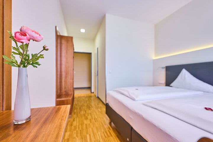 Room 5 of 33