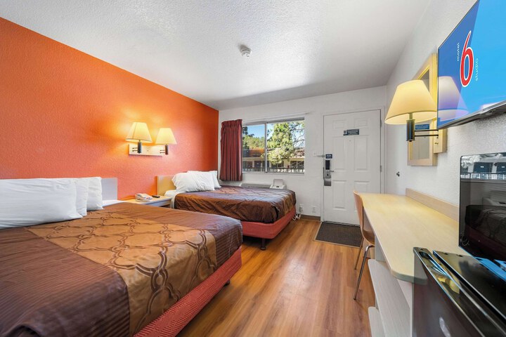 1 Queen Bed (21 of 21)