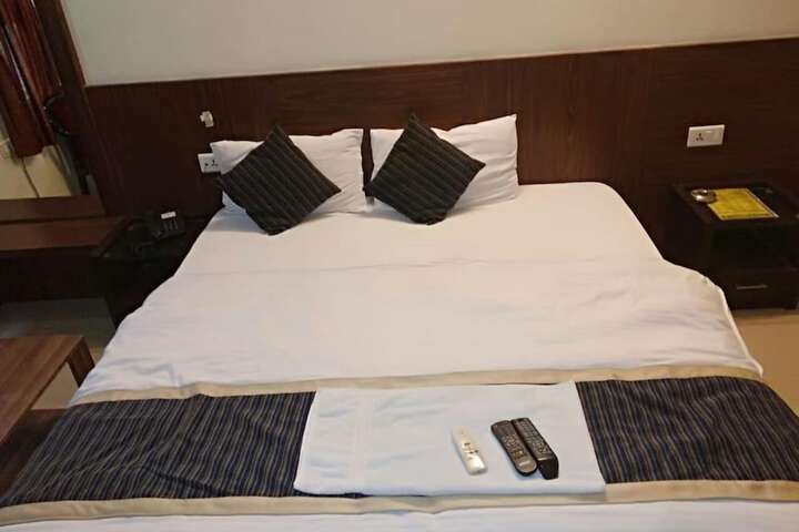 Room 17 of 37