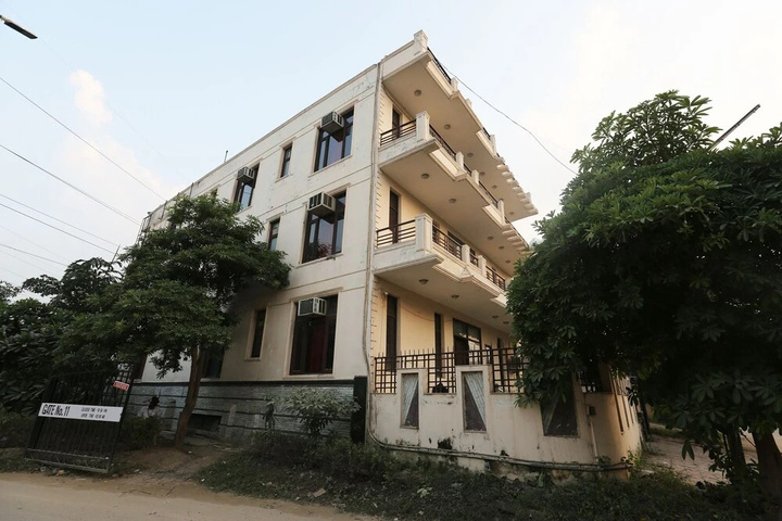 OYO 22311 Corple Stays