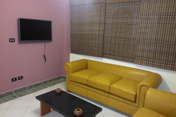 Lounge 43 of 80