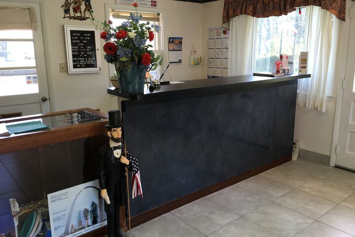Check-in/check-out kiosk