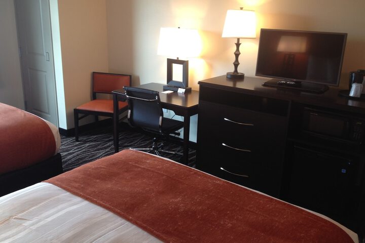 2 Queen Beds (8 of 9)
