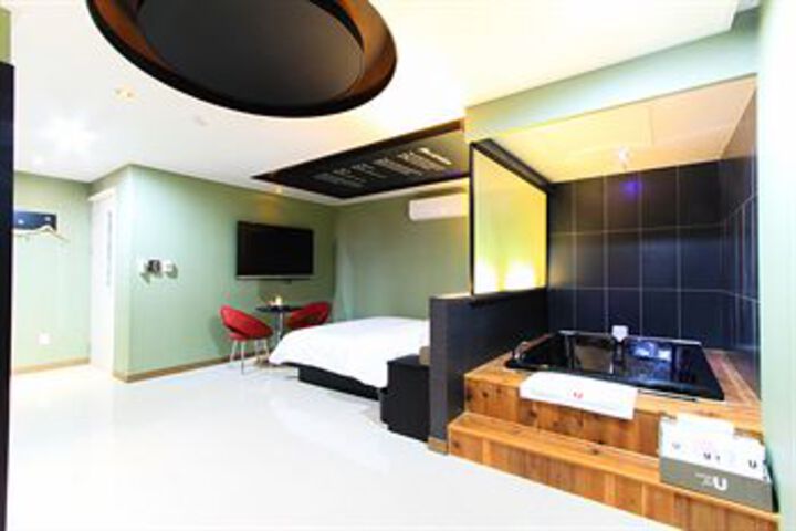 Room 5 of 22