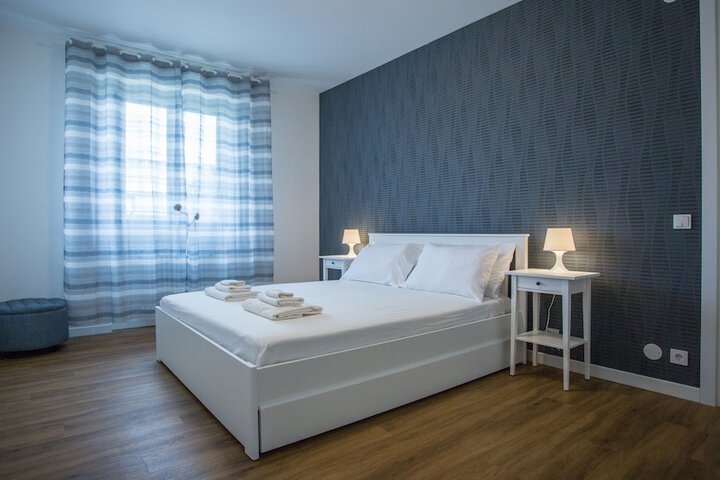 Room 5 of 28
