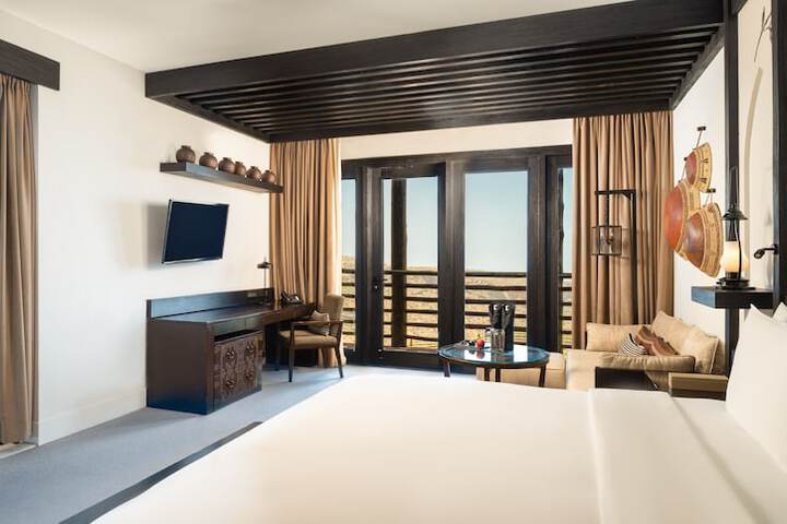 Room 16 of 318