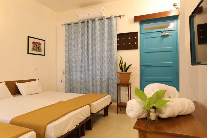 Room 8 of 25