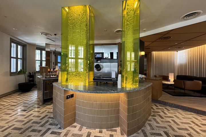 Entrance & Lobby