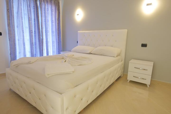 Room 6 of 33