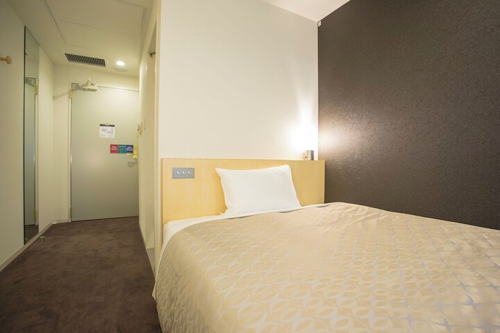 Room 7 of 48