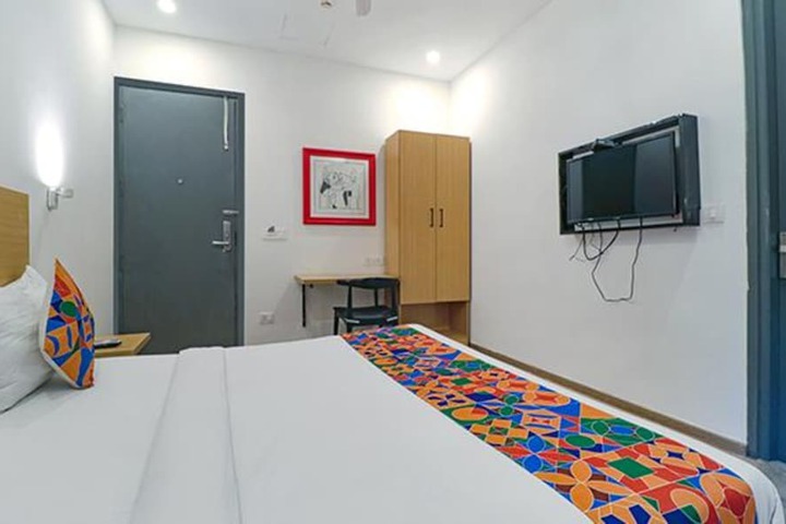 Room 14 of 32