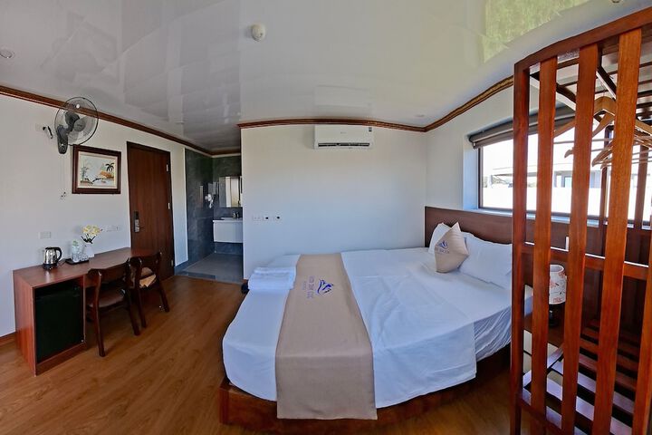 Room 10 of 29
