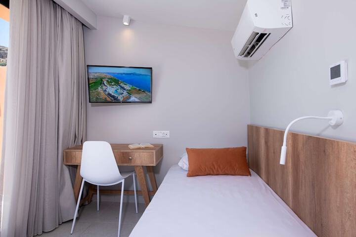Room 57 of 312