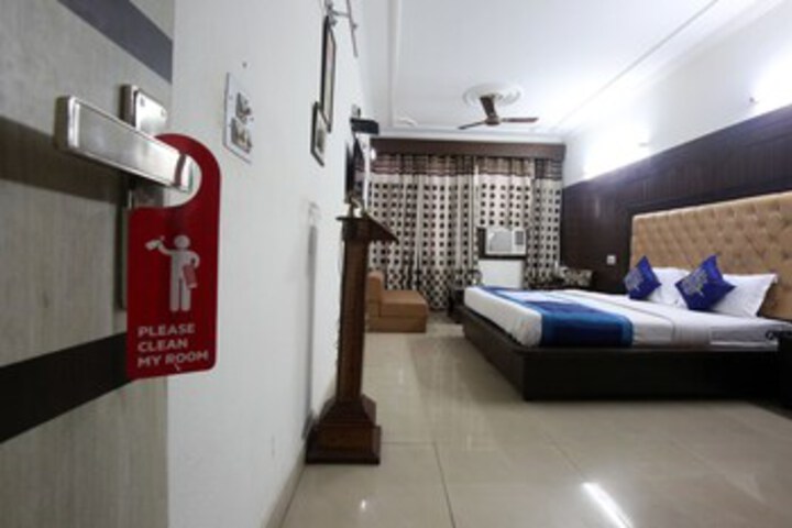 Room 13 of 25