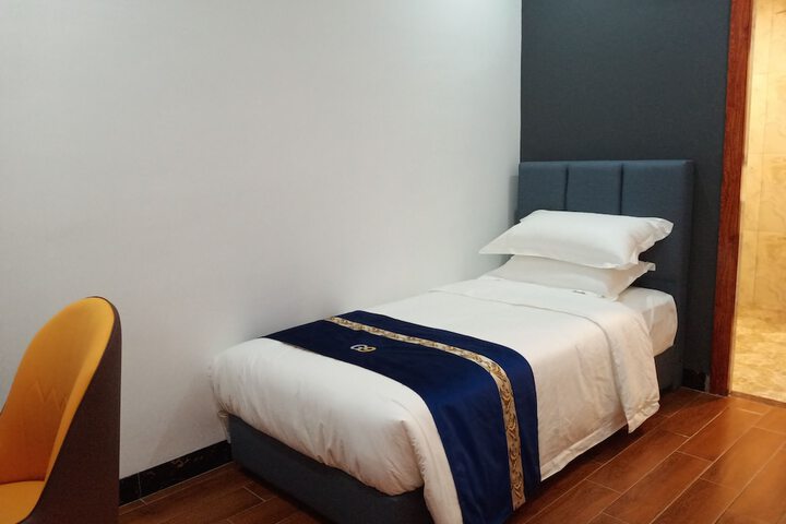 Room 28 of 36