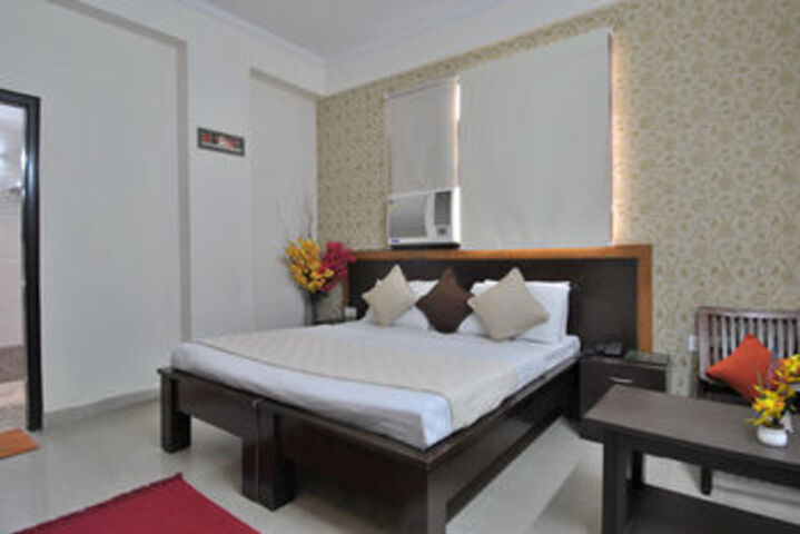 Room 6 of 27