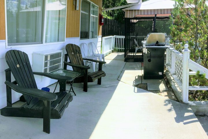 Hotel Exterior 40 of 44