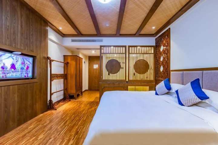 Room 8 of 79