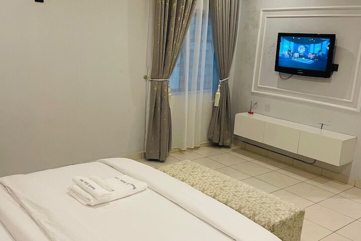 Room 4 of 35