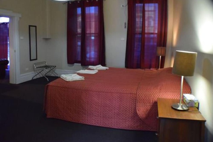 Room 28 of 98