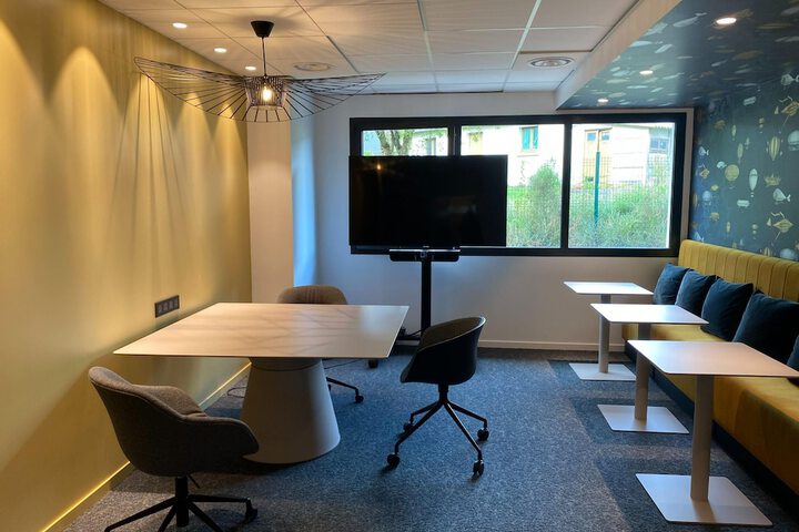 Business Center 50 of 52
