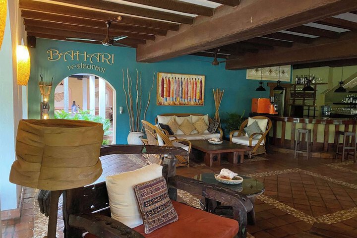 Lounge 107 of 143