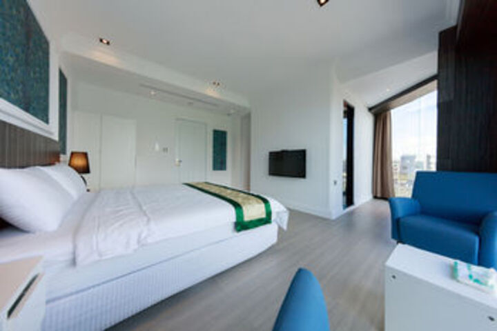 Room 15 of 36