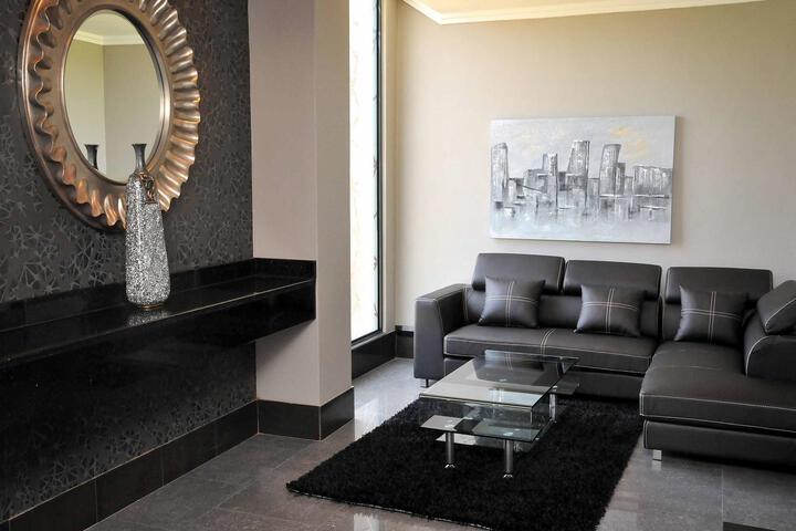 Lounge 31 of 37