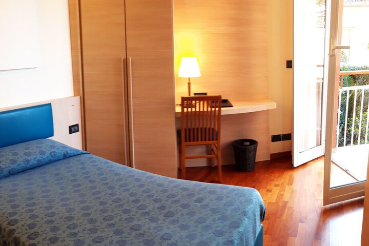 Room 21 of 78