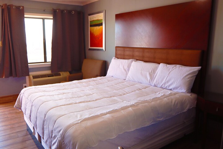Room 6 of 18