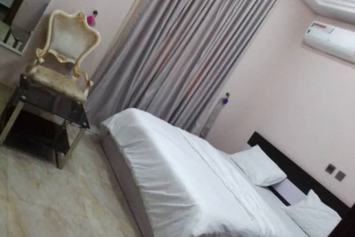 Room 14 of 22