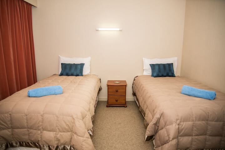 Room 6 of 32
