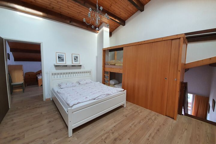 Room 25 of 99
