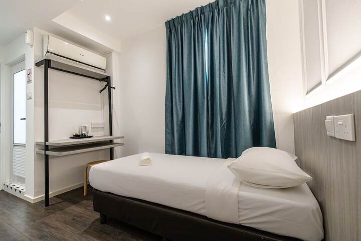 Room 15 of 32