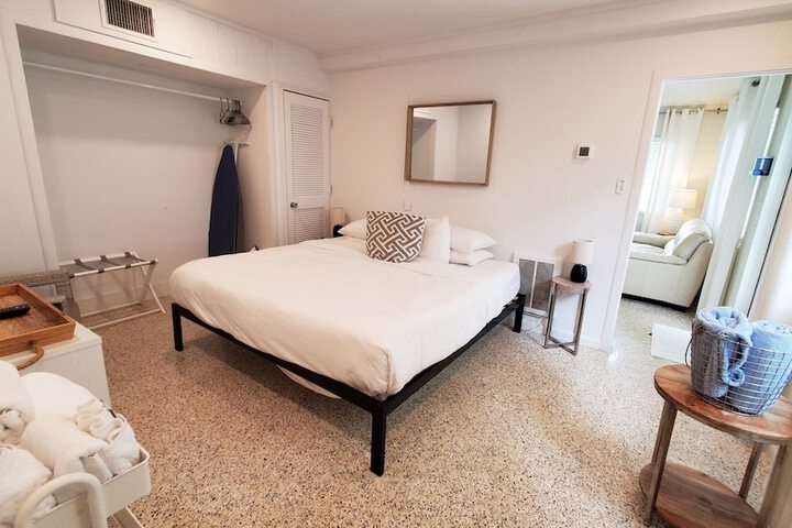 Room 35 of 236