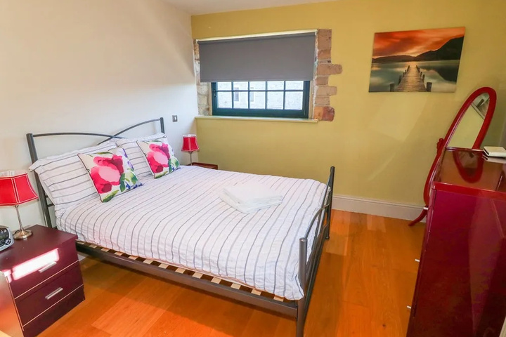 Room 4 of 17